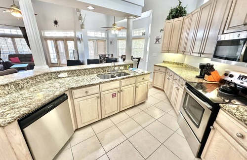 Sandestin Condo | 6-Seat Golf Cart! Steps to Pool! Fresh paint & decor 5259TS