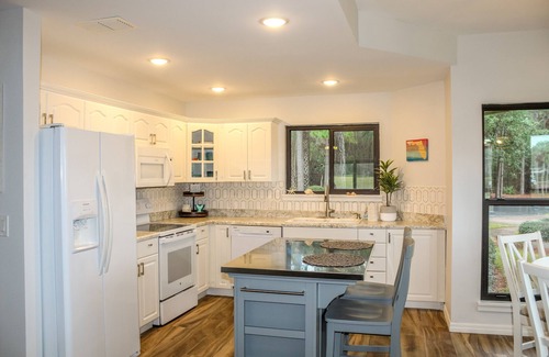 Miramar Beach House | 6-Seater Golf Cart, Bay, Golf Course, Lakefront View, Beach Access, Heated Pools