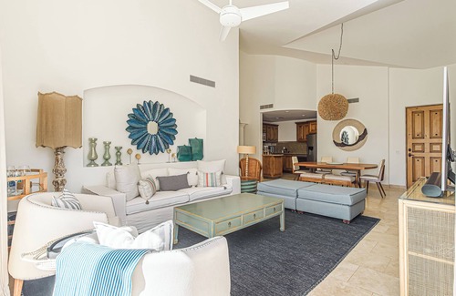 Palmilla Condo | 6 seater Golf Cart, Dunes Club membership , Concierge & Pre-stock.