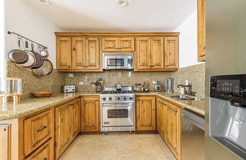 Palmilla Condo | 6 seater Golf Cart, Dunes Club membership , Concierge & Pre-stock.