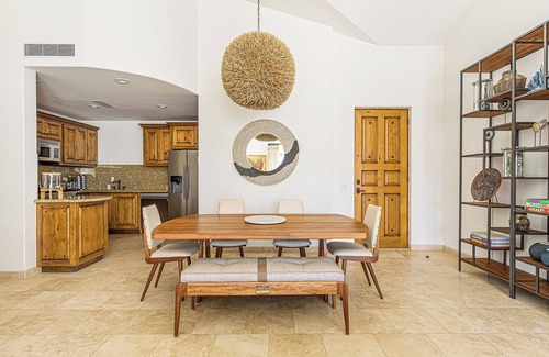 Palmilla Condo | 6 seater Golf Cart, Dunes Club membership , Concierge & Pre-stock.