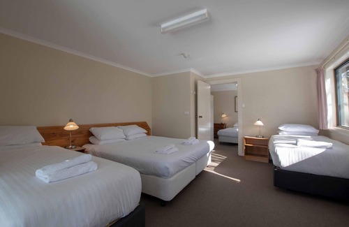 Perisher Valley Hotel | 6 Share - 6 Share 2 Bedroom Suite