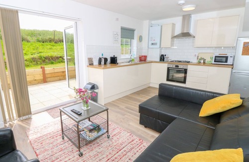 Freshwater Cottage | 6 Yarmouth Cottages