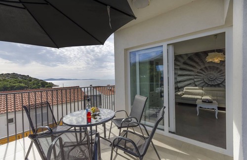 Tribunj Apartment | 60 m² Apartment ∙ 2 bedrooms ∙ 5 guests