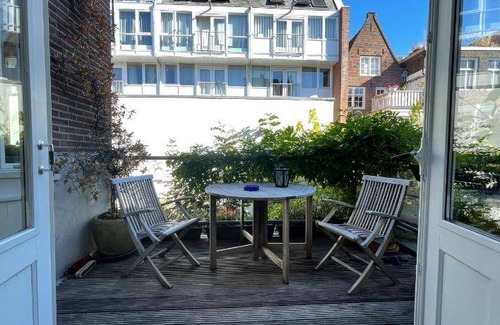 Burgwallen Nieuwe Zijde Apartment | 60 m² Apartment ∙ 1 bedroom ∙ 2 guests