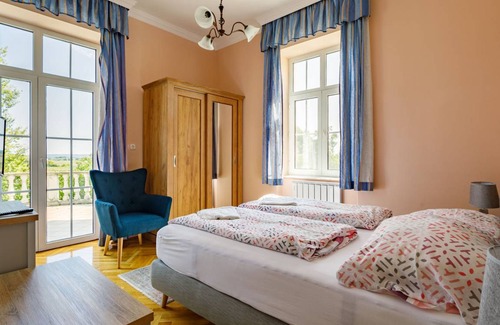 Fonyod Villa | 600 m² Villa ∙ 13 bedrooms ∙ 26 guests