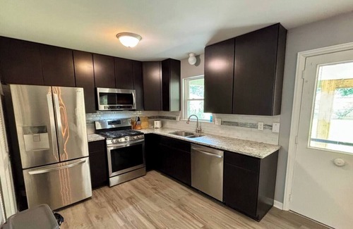Royal Manor House | 603 Fenchurch Way-Ranch-Hot Tub-Pets-2 King Beds