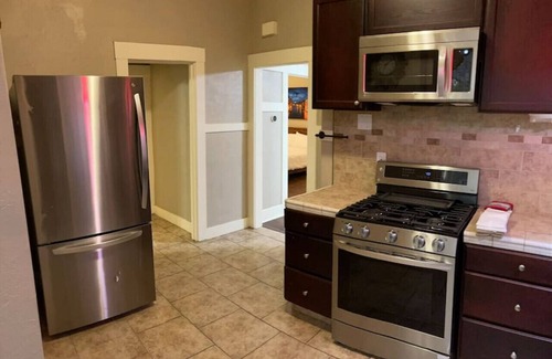Tower District House | 605 N Poplar Ave · 2 King Beds! Fantastic Stylish Bungalow home!❤️?