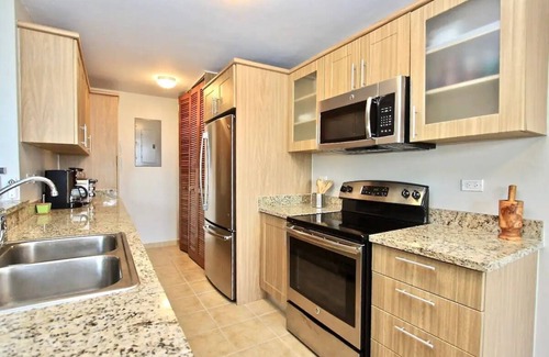 Sardinera Apartment | 608 Ocean & Marina Views 3 Bedroom 2 Bathroom Luxury Condo