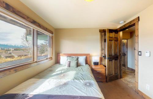 Dillon Apartment | 615 Oro Grande