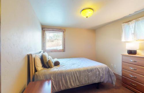 Dillon Apartment | 615 Oro Grande