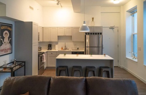 Westown Apartment | 628- 2 Bedroom condo w/king beds/Free parking/downtown
