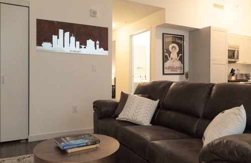 Westown Apartment | 628- 2 Bedroom condo w/king beds/Free parking/downtown