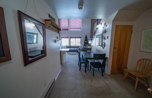 Lakeside Village Condo | 63 m² Condo ∙ 1 bedroom ∙ 4 guests