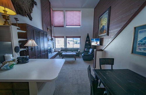 Lakeside Village Condo | 63 m² Condo ∙ 1 bedroom ∙ 4 guests