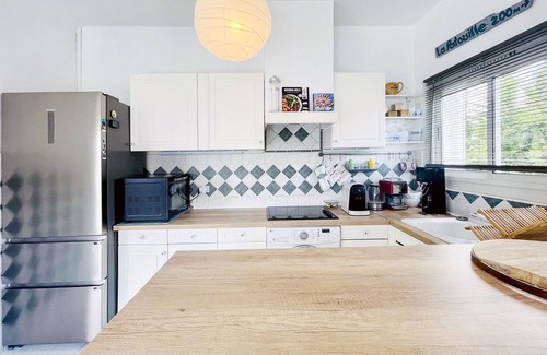 Saint-Cyr-sur-Mer Apartment | 65 m2, 200m from the beach, parking, 1 paddle and 1 surfboard available
