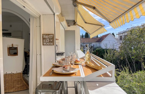 Saint-Cyr-sur-Mer Apartment | 65 m2, 200m from the beach, parking, 1 paddle and 1 surfboard available