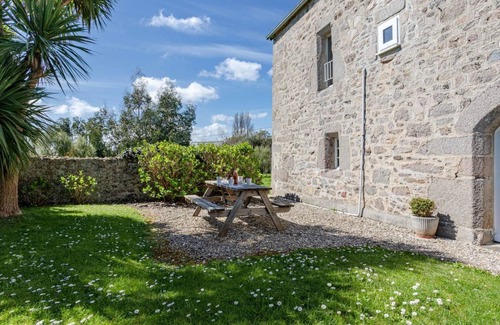 Reville Villa | 65 m² Villa ∙ 2 bedrooms ∙ 4 guests