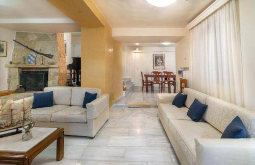 Loutra Villa | 650 m² Villa ∙ 6 bedrooms ∙ 12 guests