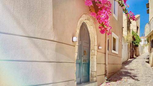 Loutra Villa | 650 m² Villa ∙ 6 bedrooms ∙ 12 guests