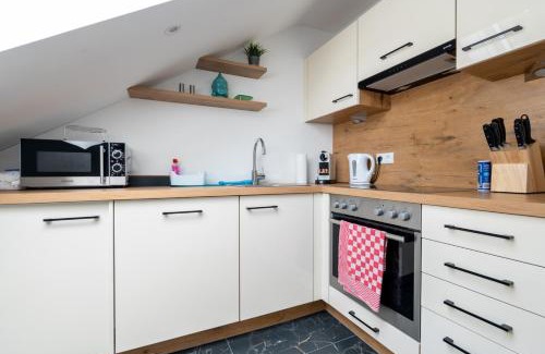 Purkersdorf Apartment | 65m2 Apartment near Vienna - Up to 6 Guests - Self Check-in - Free Parking