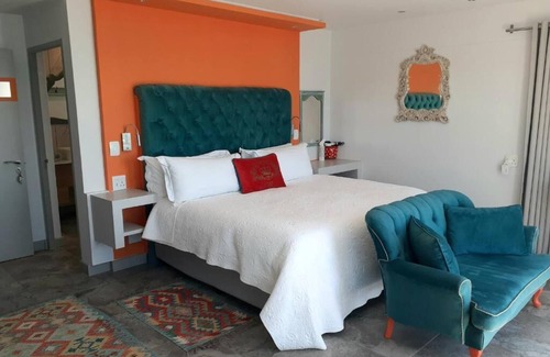 De Kelders Bed & Breakfast | 65onCliff - Otterbaai