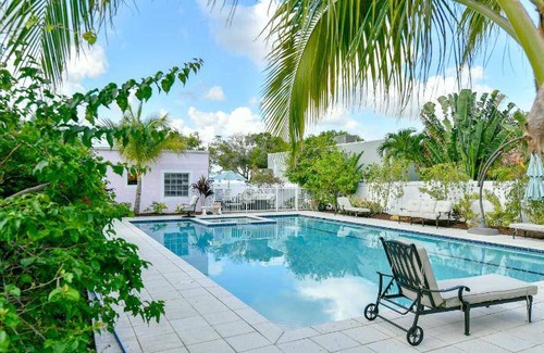 Stuart House | 663 m² Motel ∙ 10 bedrooms ∙ 31 guests