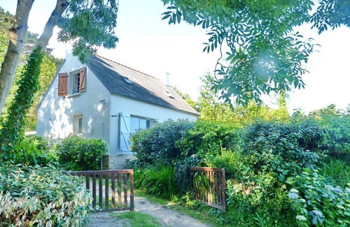 Beuzec-Cap-Sizun House | 685-Ty Kastel Coz 50m from the sea
