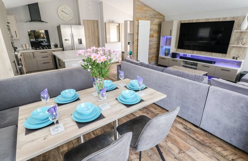 Pendine Cottage | 69 THE PADDOCKS, pet friendly, country holiday cottage in Pendine