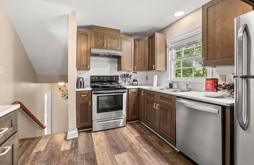 Charlotte House | 6BD Home | BOA, Discovery, Raptor, USNWC & Airport