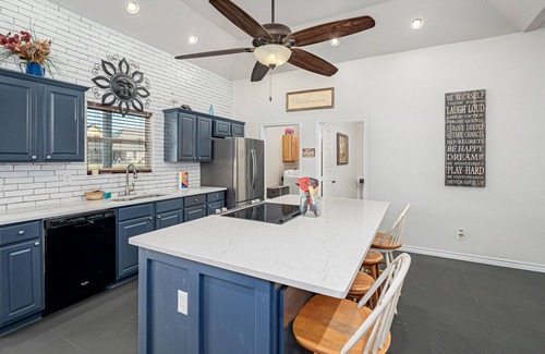 Kingston House | 6Bdrm Beach Firepit Launch close Pets ok