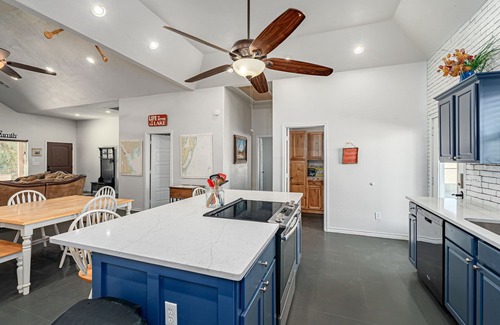 Kingston House | 6Bdrm Beach Firepit Launch close Pets ok
