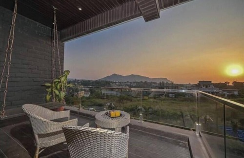 Kurvande Villa | 6BHK Chaos Mansion By Jalanta Stay