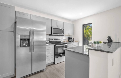 Allapattah House | 6BR|4BA | Casa Artarian | Near Design District