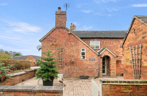 King's Bromley House | 6BR luxury Cottage, Hot Tubs, Hoar Cross, Staffordshire