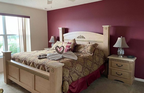 Crescent Lakes House | 6BR Luxury house-South Facing Private Pool, on a lake, hot-tub, BBQ, near Disney