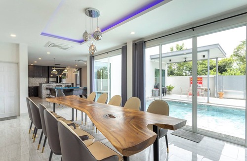 San Kamphaeng Villa | 6BR Pool Villa w/Karaoke and Pool Table near Golf