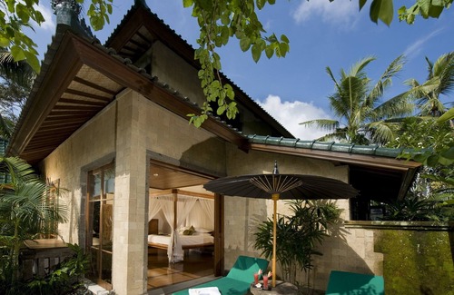 Samplangan Villa | 6BR Villa W/Waterfall, Jacuzzi In A PRIVATE Garden! - Infinity Swimming Pool!