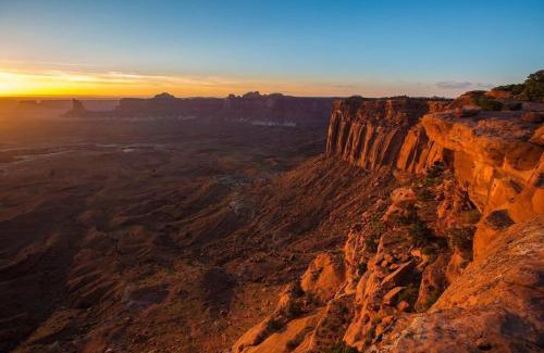 Moab South Valley Apartment | 6E Family Friendly RedCliff Condo, POOL & HOT TUB
