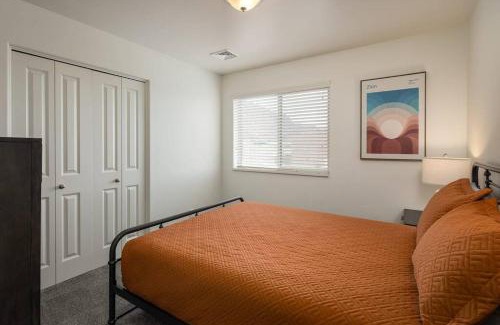 Moab South Valley Apartment | 6E Family Friendly RedCliff Condo, POOL & HOT TUB