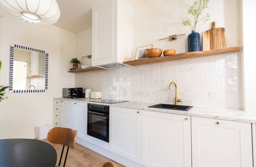 Bangor Apartment | 6Guests-BeachNearby-FamilyFriendly-PetsOK-Parking