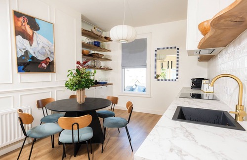 Bangor Apartment | 6Guests-BeachNearby-FamilyFriendly-PetsOK-Parking