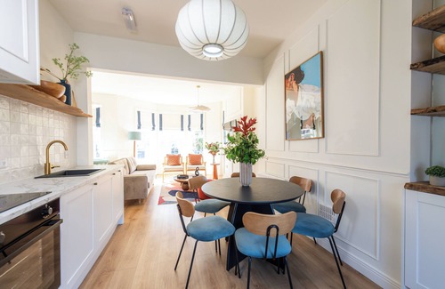 Bangor Apartment | 6Guests-BeachNearby-FamilyFriendly-PetsOK-Parking