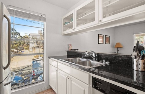 Austin Condo | 6th Street Clarksville Cutie
