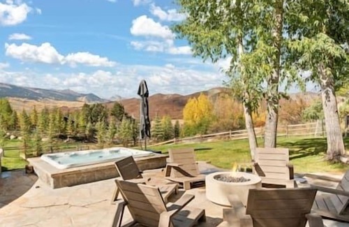 Aspen House | 7/8 Stunning Home, Hot Tub-Gym-Wine Room-FirePit!