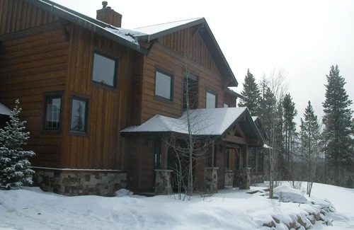 Tabernash House | 7 Acre Mountain Retreat: 7 bdrms 7.5 ba gourmet kitchen; ski raft hike fish bike