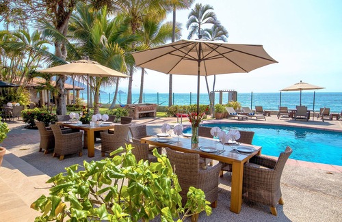 South Shore Hotel Area Villa | 7 bdrm Classic Hacienda on Puerto Vallarta´s best swimming beach, sleeps 24.