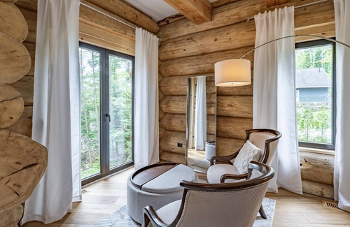 Gravenhurst Cottage | 7 bed 6 bath cottage on Lake Muskoka