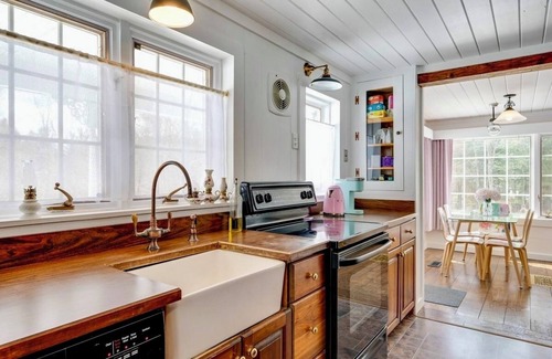 Guildhall House | 7-bed home in beautiful Guildhall with WiFi, AC, on 150 acres, Mountain Views