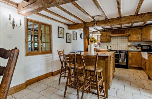 Cauldon Low House | 7 Bed in Waterhouses 81529
